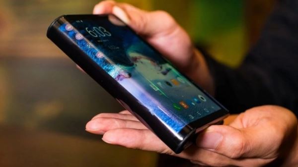 Bloomberg: Samsung может показать новый складной смартфон